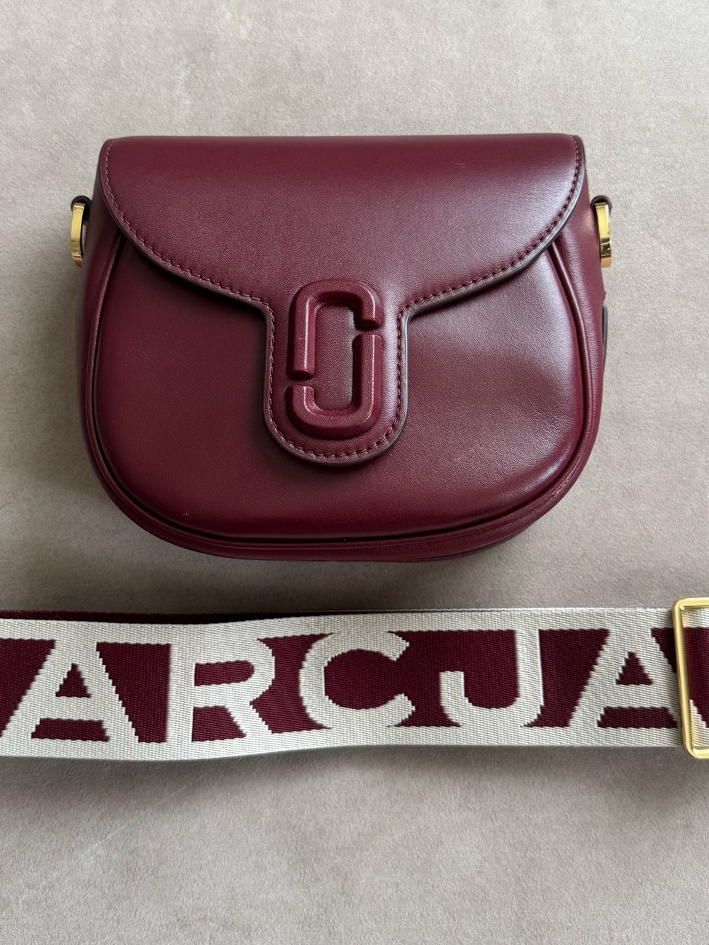 Marc Jacobs The Covered J Marc Saddle Bag in cherry maroon wine red - Picture 12 of 15